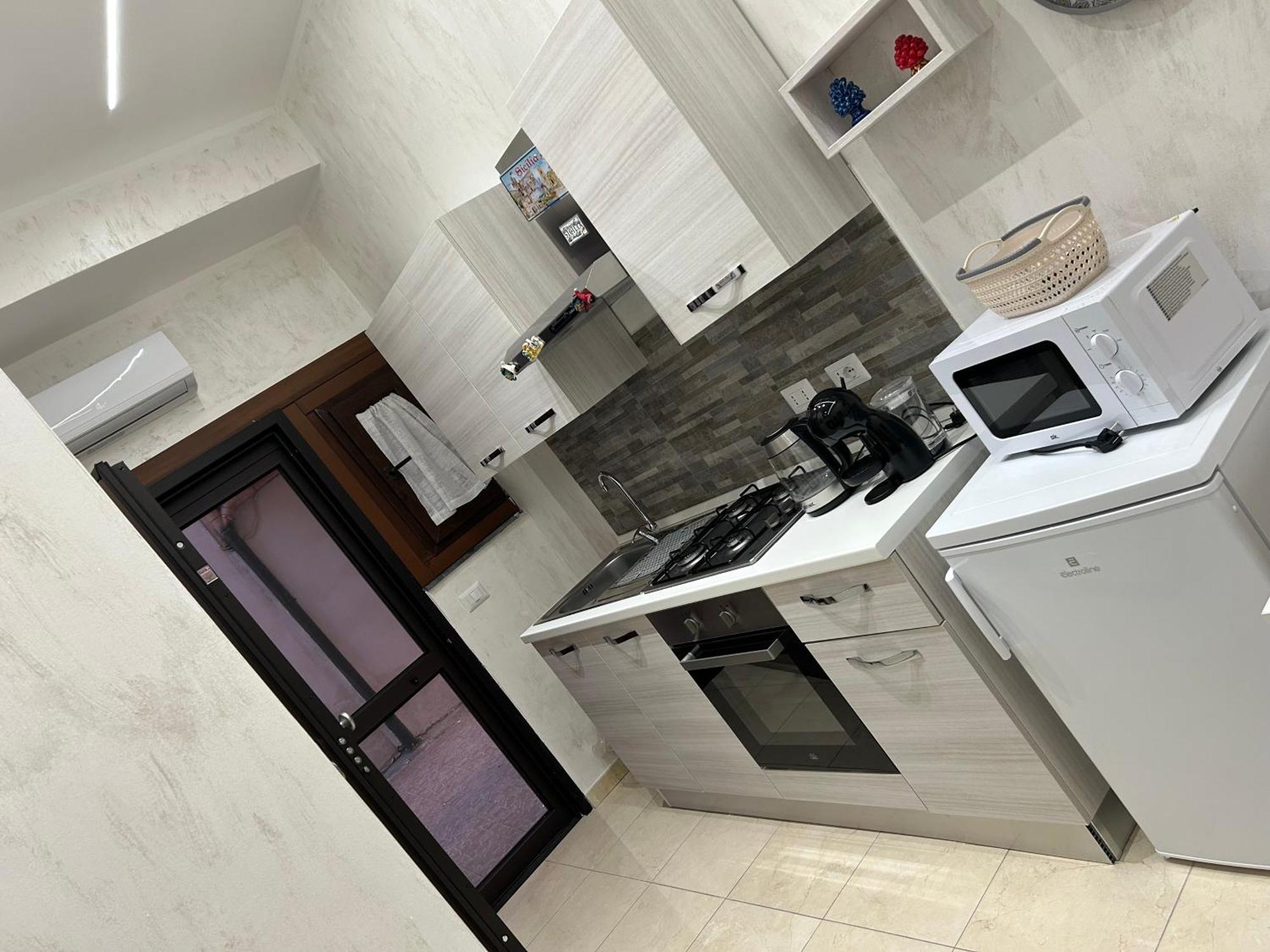 Апартаменти Dany House Катанія Екстер'єр фото